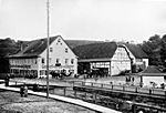 ca. 1920. Gasthof Krone mit Gaststall. Rechts Stadtwaage